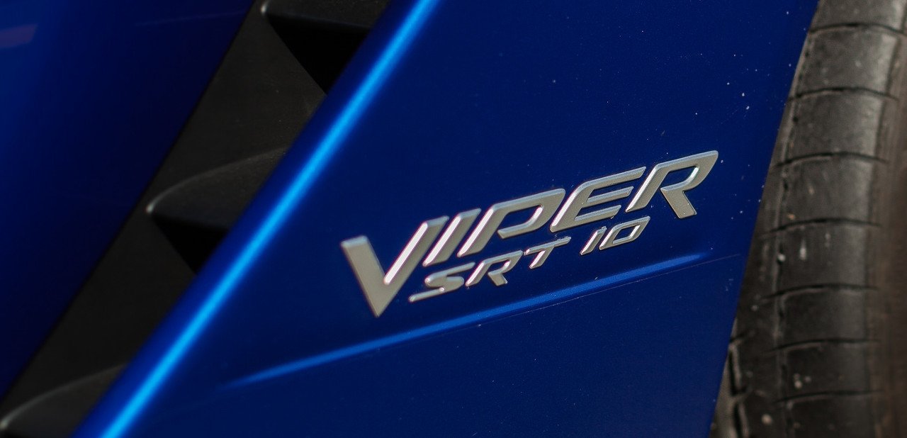 Detalle del logo del Viper SRT 10
