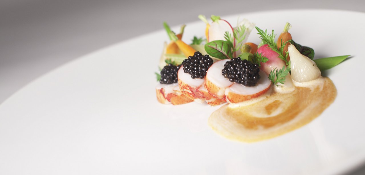 Un plato con caviar del restaurante Caviar Russe