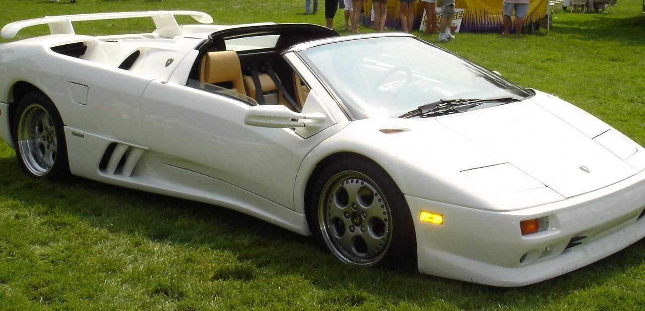 Vista frontal de un Lamborghini Diablo